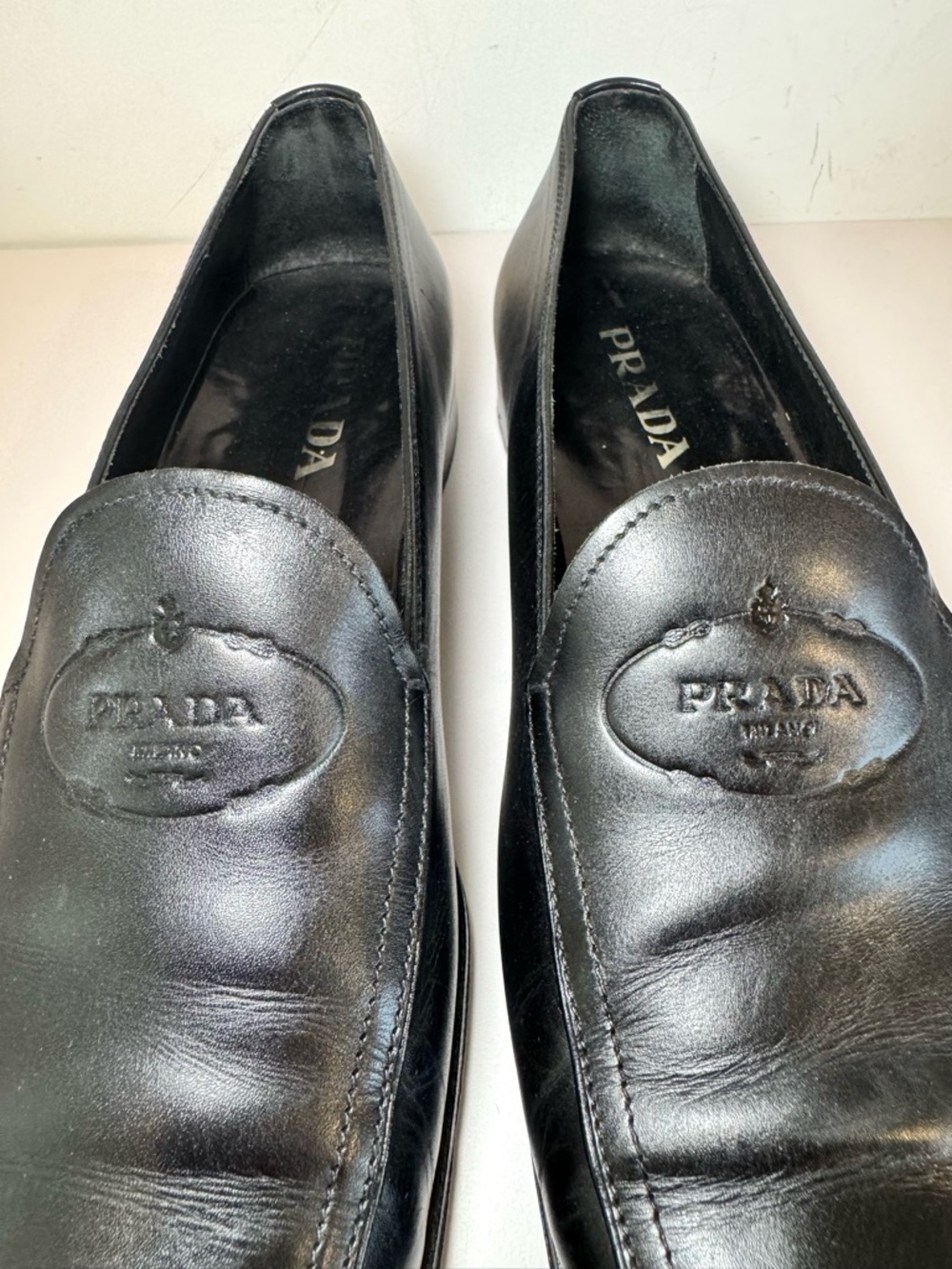 Prada Black Leather Logo Embossed Men’s Slip On Loafers, Sz 8.5 - Picture 3 of 14